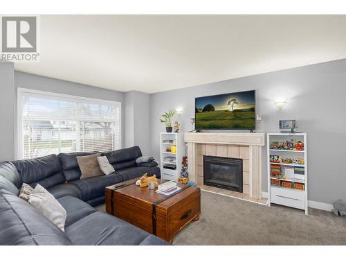 384 Klassen Road, Kelowna, BC - Indoor Photo Showing Living Room With Fireplace