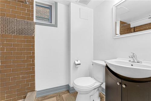 189 Toby Crescent, Hamilton, ON - Indoor Photo Showing Bathroom