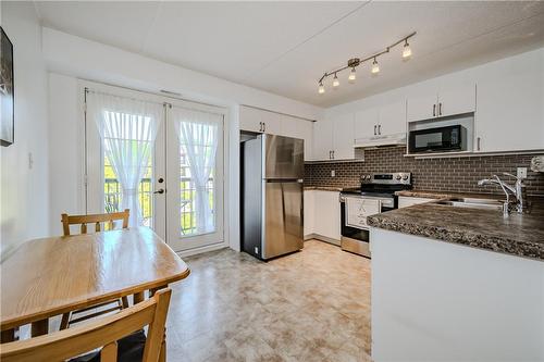 2035 Appleby Line|Unit #312, Burlington, ON - Indoor Photo Showing Kitchen With Upgraded Kitchen