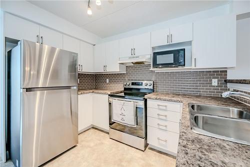 2035 Appleby Line|Unit #312, Burlington, ON - Indoor Photo Showing Kitchen With Double Sink With Upgraded Kitchen
