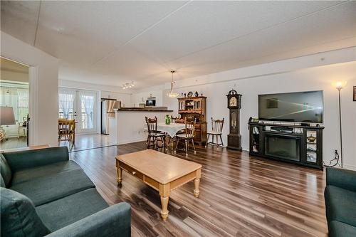 2035 Appleby Line|Unit #312, Burlington, ON - Indoor Photo Showing Living Room