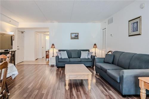 2035 Appleby Line|Unit #312, Burlington, ON - Indoor Photo Showing Living Room