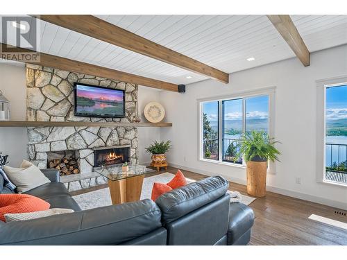 2740 Lakeview Road, West Kelowna, BC - Indoor Photo Showing Living Room With Fireplace