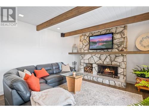 2740 Lakeview Road, West Kelowna, BC - Indoor Photo Showing Kitchen With Upgraded Kitchen