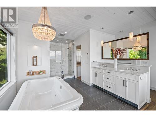 2740 Lakeview Road, West Kelowna, BC - Indoor Photo Showing Bathroom