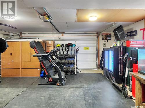 26 Madison Crescent, Saskatoon, SK - Indoor Photo Showing Garage