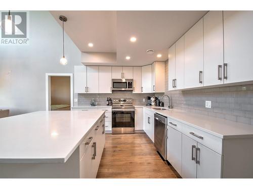 6600 Okanagan Avenue Unit# 28 Lot# 28, Vernon, BC - Indoor Photo Showing Kitchen With Upgraded Kitchen