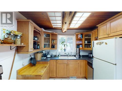 954 Barkerville Highway, Quesnel, BC - Indoor Photo Showing Kitchen