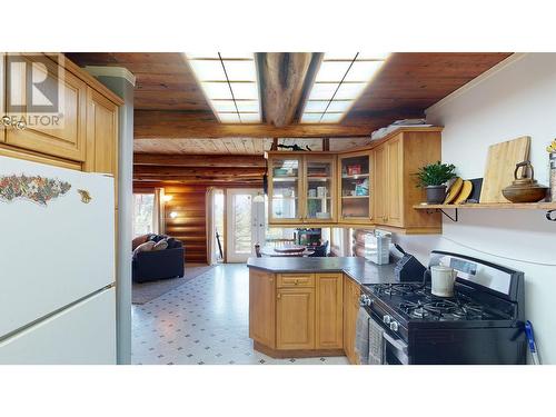 954 Barkerville Highway, Quesnel, BC - Indoor Photo Showing Kitchen