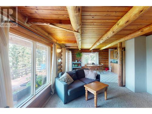954 Barkerville Highway, Quesnel, BC - Indoor Photo Showing Living Room