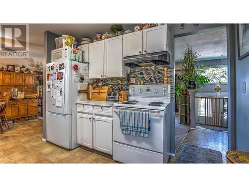 11429 Priest Valley Drive, Coldstream, BC - Indoor Photo Showing Kitchen