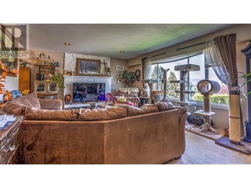 11429 Priest Valley Drive, Coldstream, BC - Indoor Photo Showing Living Room With Fireplace