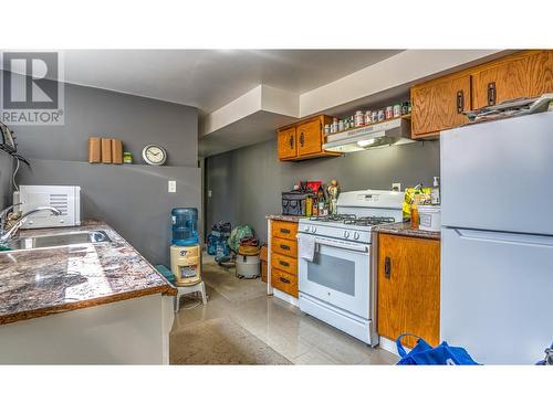 11429 Priest Valley Drive, Coldstream, BC - Indoor Photo Showing Kitchen With Double Sink