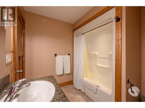 5401 Lakeshore Drive Unit# 104, Osoyoos, BC - Indoor Photo Showing Bathroom