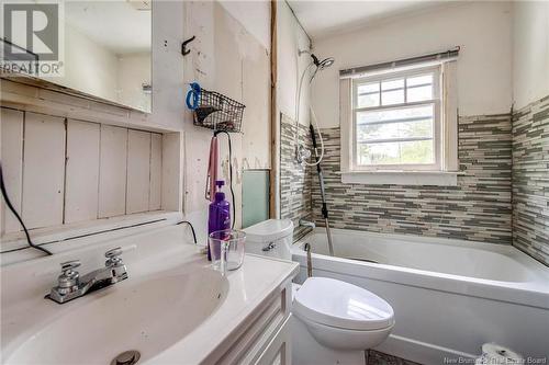 1865 Red Head Road, Saint John, NB - Indoor Photo Showing Bathroom