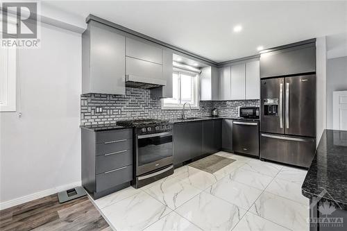 2597 Needham Crescent, Ottawa, ON - Indoor Photo Showing Kitchen With Upgraded Kitchen
