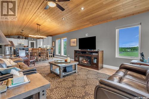 King Country Acreage, Dundurn Rm No. 314, SK - Indoor Photo Showing Living Room