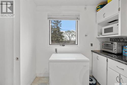 10 Connaught Place, Saskatoon, SK - Indoor Photo Showing Laundry Room