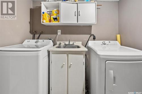10 Connaught Place, Saskatoon, SK - Indoor Photo Showing Laundry Room