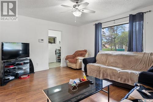 10 Connaught Place, Saskatoon, SK - Indoor Photo Showing Living Room