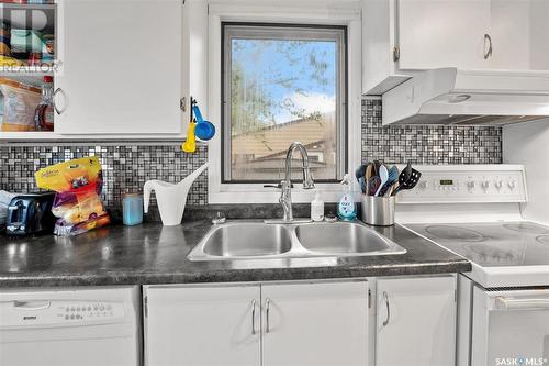 10 Connaught Place, Saskatoon, SK - Indoor Photo Showing Kitchen With Double Sink