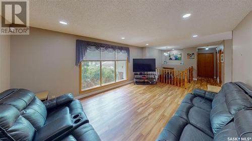 187 Merlin Crescent, Regina, SK - Indoor Photo Showing Living Room