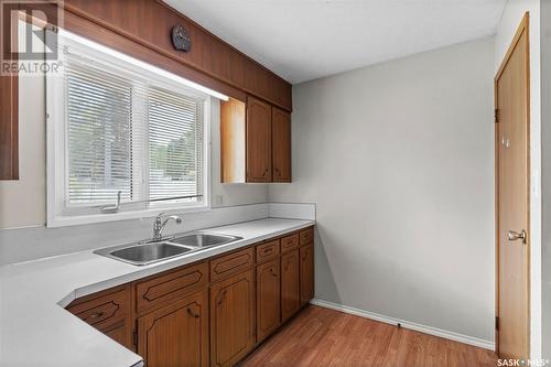 1657 Prince Of Wales Avenue, Saskatoon, SK - Indoor Photo Showing Kitchen With Double Sink