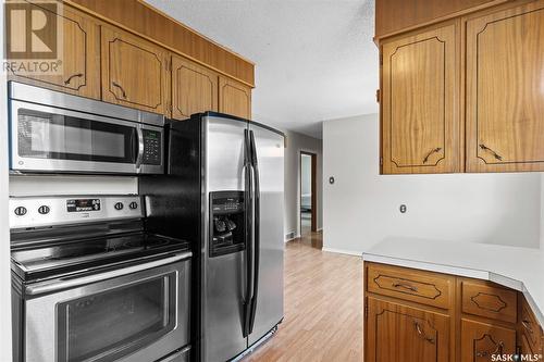 1657 Prince Of Wales Avenue, Saskatoon, SK - Indoor Photo Showing Kitchen