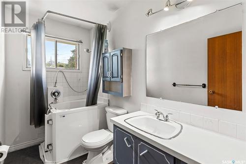 1657 Prince Of Wales Avenue, Saskatoon, SK - Indoor Photo Showing Bathroom