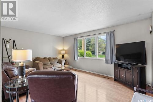 1657 Prince Of Wales Avenue, Saskatoon, SK - Indoor Photo Showing Living Room
