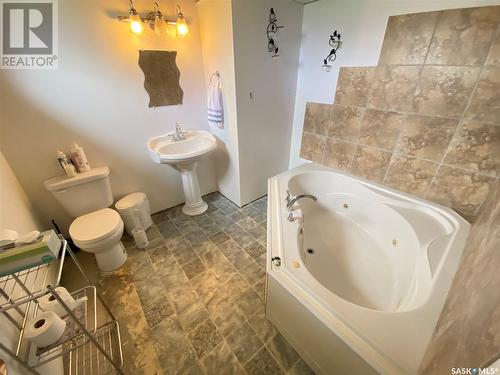 291 Fourth Avenue N, Yorkton, SK - Indoor Photo Showing Bathroom