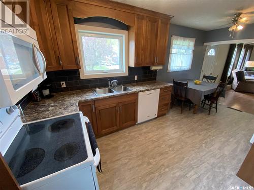 291 Fourth Avenue N, Yorkton, SK - Indoor Photo Showing Kitchen With Double Sink