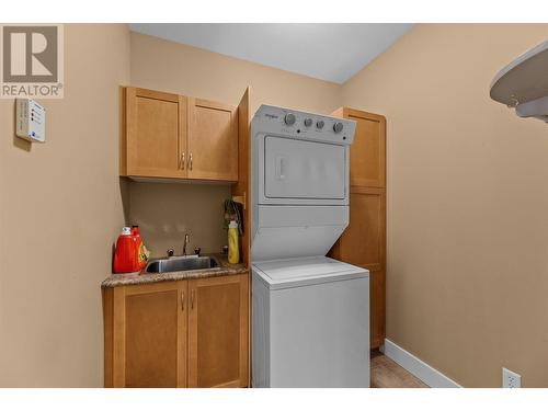 670 Lequime Road Unit# 12, Kelowna, BC - Indoor Photo Showing Laundry Room