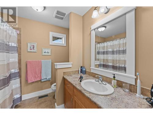670 Lequime Road Unit# 12, Kelowna, BC - Indoor Photo Showing Bathroom