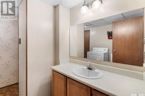230 Whitecap Crescent, Saskatoon, SK - Indoor Photo Showing Laundry Room