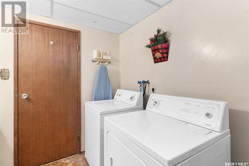 230 Whitecap Crescent, Saskatoon, SK - Indoor Photo Showing Laundry Room
