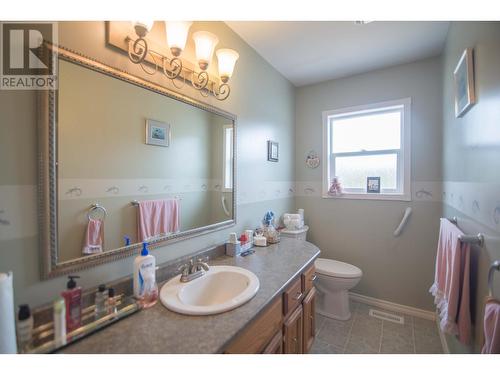 441 Bailey Ave, Merritt, BC - Indoor Photo Showing Bathroom