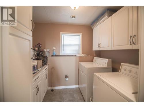 441 Bailey Ave, Merritt, BC - Indoor Photo Showing Laundry Room