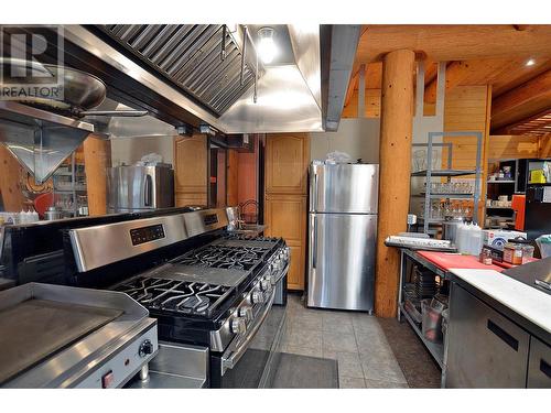 1681 Sugar Lake Road Unit# 67, Cherryville, BC - Indoor Photo Showing Kitchen