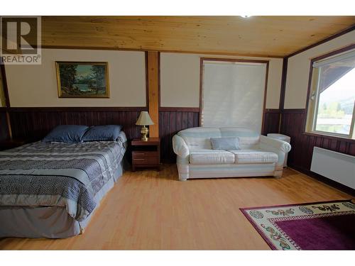 1681 Sugar Lake Road Unit# 67, Cherryville, BC - Indoor Photo Showing Bedroom