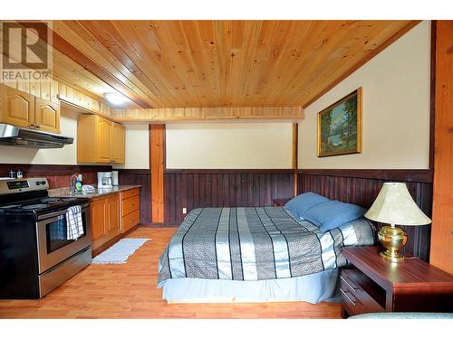 1681 Sugar Lake Road Unit# 67, Cherryville, BC - Indoor Photo Showing Other Room