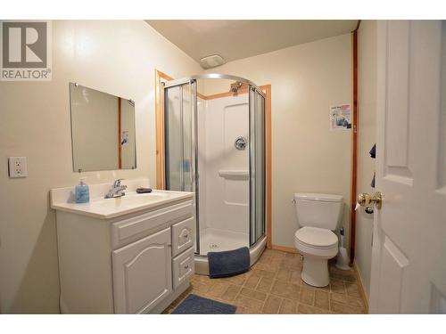 1681 Sugar Lake Road Unit# 67, Cherryville, BC - Indoor Photo Showing Bathroom