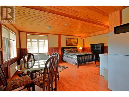 1681 Sugar Lake Road Unit# 67, Cherryville, BC - Indoor Photo Showing Dining Room