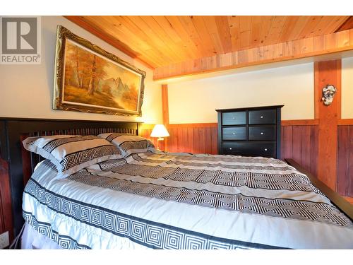 1681 Sugar Lake Road Unit# 67, Cherryville, BC - Indoor Photo Showing Bedroom