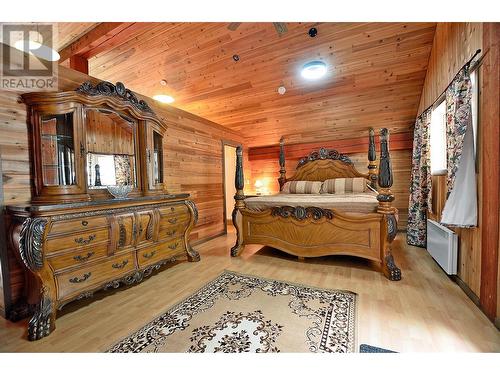 1681 Sugar Lake Road Unit# 67, Cherryville, BC - Indoor Photo Showing Bedroom