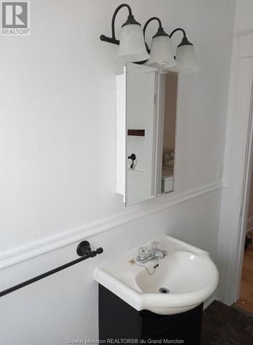 30-32 Patterson Street, Campbellton, NB - Indoor Photo Showing Bathroom