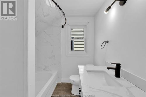 1374 Goyeau Street Unit# Upper, Windsor, ON - Indoor Photo Showing Bathroom