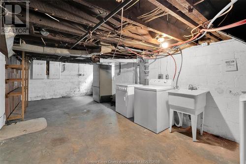 1374 Goyeau Street Unit# Upper, Windsor, ON - Indoor Photo Showing Laundry Room