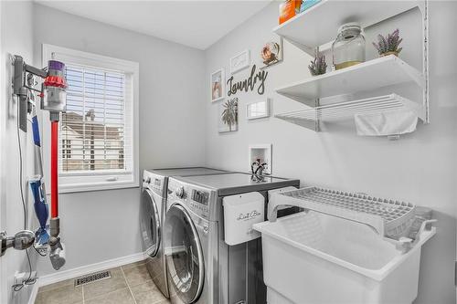 80 Whitwell Way, Hamilton, ON - Indoor Photo Showing Laundry Room