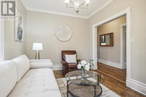 95 Scott Street, Kitchener, ON - Indoor Photo Showing Living Room